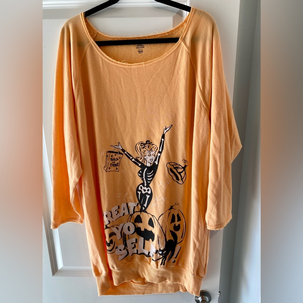 Halloween Sassy Skeleton Lady Shirt Light Sweatshirt & Socks Set Ladies L 12-14 - Picture 5 of 12